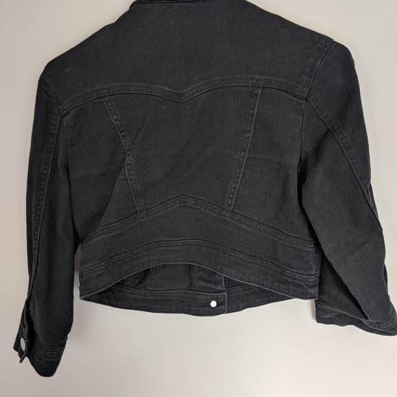 Rue21 black cropped jean jacket size medium - Picture 4 of 4